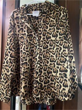 The Shirt by Rochelle Behrens Leopard Print No-Gap Button Down Blouse Size L